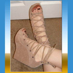 💗 NEW size 40/9-9.5 Alaia Suede Platforms SUPER SEXY